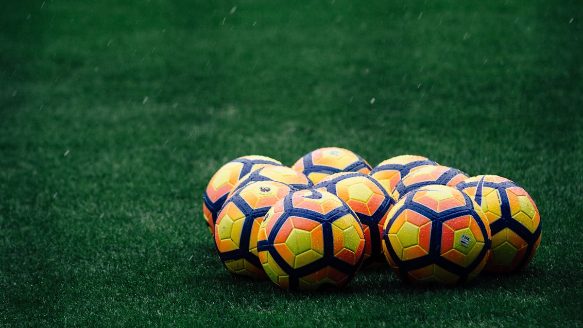 Süper Lig'de şampiyonluk yarışının yine Galatasaray ve Fenerbahçe arasında geçmesi bekleniyor. (Temsili görsel)